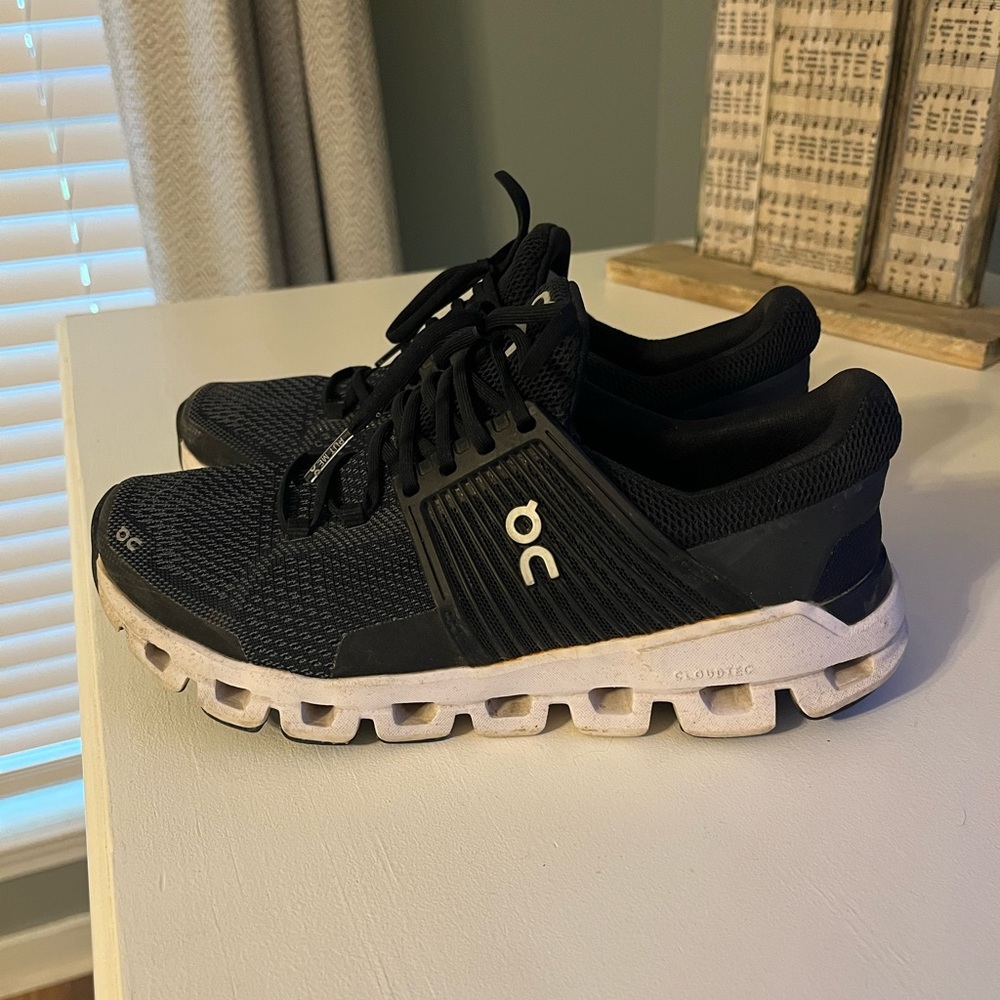 On cloud tennis shoes
